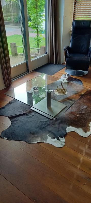 Te koop glazen salon tafel 100 x 100cm beschikbaar voor biedingen