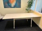 Oude uitschuifbare witte eettafel met bewerkte poten, Huis en Inrichting, Tafels | Eettafels, Ophalen, Gebruikt, 100 tot 150 cm
