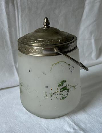 Victoriaanse glazen koekjespot beschikbaar voor biedingen