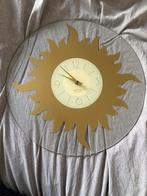 Glazen Karlsson klok met gouden zon, Ophalen, Zo goed als nieuw, Analoog, Wandklok