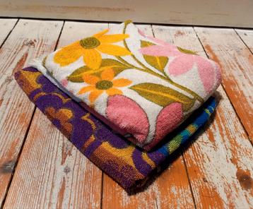 2 Handdoeken Vintage Retro beschikbaar voor biedingen