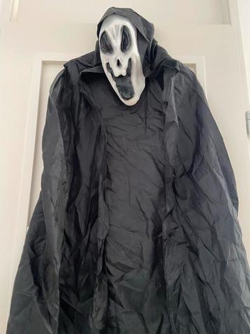 Scream Masker en Cape beschikbaar voor biedingen