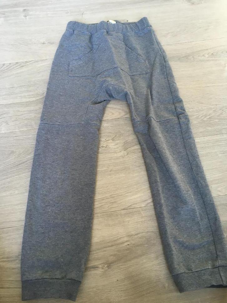PARROT (jogging) broek grijs baggy nieuwstaat maat 128 WG, Kinderen en Baby's, Kinderkleding | Maat 128, Zo goed als nieuw, Meisje