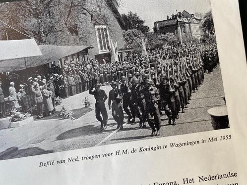 Onder de wapenen jaren vijftig / Uitg. Min. van Defensie, Verzamelen, Militaria | Algemeen, Landmacht, Boek of Tijdschrift, Nederland