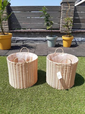 Nieuwe bloempot manden beschikbaar voor biedingen