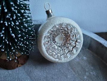 Vintage deuk kerstbal 526 beschikbaar voor biedingen