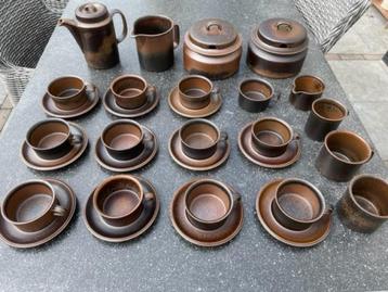 Groot aantal serviesdelen van Arabia Finland Ruska servies beschikbaar voor biedingen