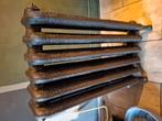 Nog mooie gietijzeren radiator met bloemmotief, Doe-het-zelf en Verbouw, Ophalen, 30 tot 80 cm, Gebruikt, Radiator