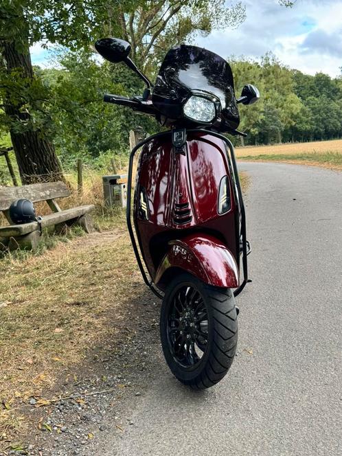Vespa sprint IGET E5 custum kleur Porsche Dark Candy Red, Fietsen en Brommers, Scooters | Vespa, Nieuw, Vespa S, Maximaal 45 km/u