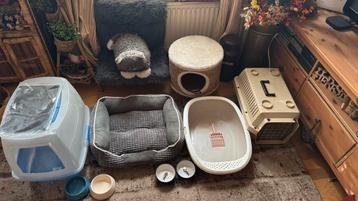 Kat poes kattenbak kattenmand mand reismand radiator krabpaa beschikbaar voor biedingen