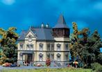 Faller: Villa Tijdelijk € 20,- NIEUW, Hobby en Vrije tijd, Modeltreinen | H0, Overige merken, Wisselstroom, Brug, Tunnel of Gebouw