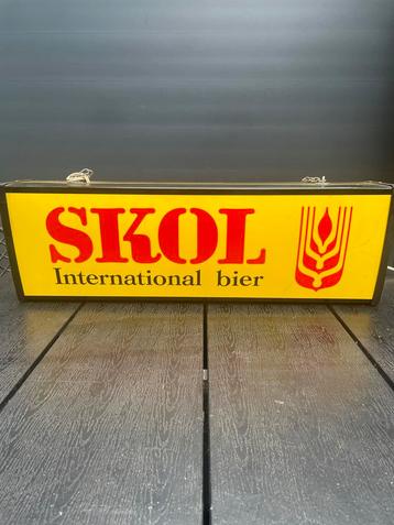 Vintage SKOL Bier Lichtbak beschikbaar voor biedingen