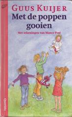 Guus Kuijer - Met de poppen gooien - hardcover, Boeken, Ophalen, Gelezen