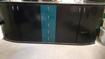 GRATIS oud dressoir ophalen, geen stukje af,redelijke staat 