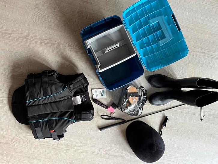 Paardrij set: bodyprotector, cap 55, laarzen 36, accessories, Dieren en Toebehoren, Paarden en Pony's | Overige Paardenspullen