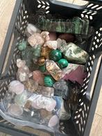 Diverse kristallen in een bakje, Ophalen, Mineraal