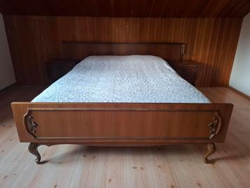 Klassiek Tweepersoonsbed 140 x 200 beschikbaar voor biedingen