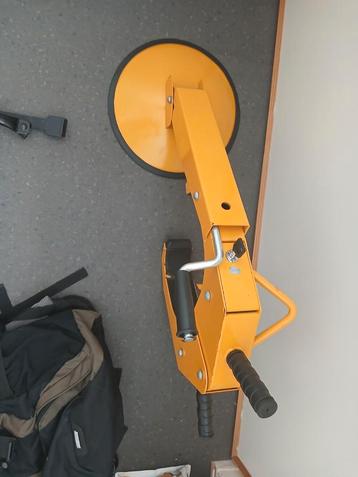 Wielklem zo goed als nieuw  beschikbaar voor biedingen