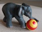 Schleich baby olifant met bal, Verzamelen, Dierenverzamelingen, Ophalen of Verzenden, Zo goed als nieuw, Wild dier, Beeldje of Figuurtje
