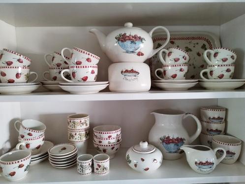 Jet ter steege strawberry servies, Huis en Inrichting, Keuken | Servies, Zo goed als nieuw, Overige typen, Overige stijlen, Aardewerk