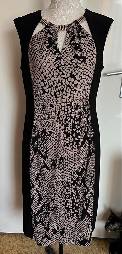 Zwart /beige Joseph Ribkoff jurk maat 44[v], Kleding | Dames, Jurken, Zo goed als nieuw, Maat 42/44 (L), Zwart, Knielengte, Ophalen of Verzenden