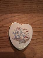 Hartvormig Pillendoosje, Ophalen, Wit, Hardcase, Zo goed als nieuw