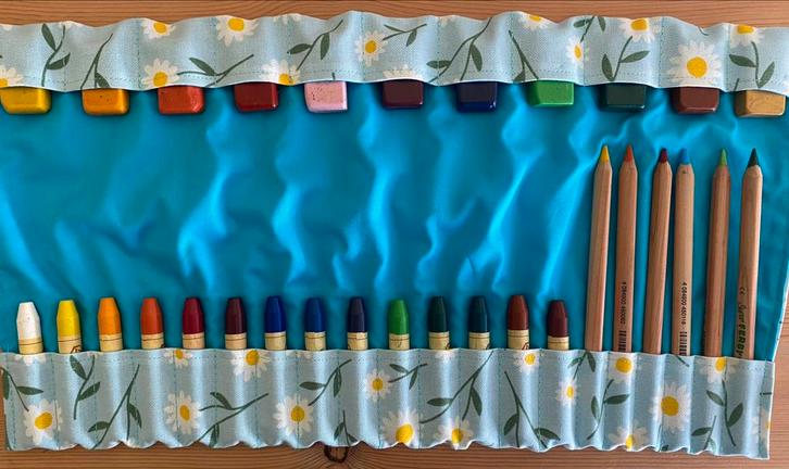 Krijtrol Roletui 11 blokjes 14 staafjes 6 potloden Steiner, Diversen, Schoolbenodigdheden, Nieuw, Ophalen of Verzenden