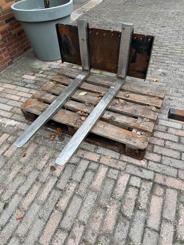 Knikmops 90 lepels / palletvork beschikbaar voor biedingen