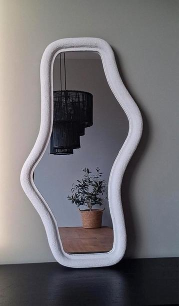 Spiegel Scandinavisch golvende vorm wit mangohout Mirror H80 beschikbaar voor biedingen