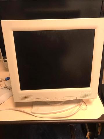 Monitor 42 cm, model CM870, met ingebouwde speakers beschikbaar voor biedingen