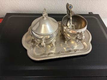 Verzilverd/zilverkleurige Suikerpot en Roomstel met Dienblad beschikbaar voor biedingen