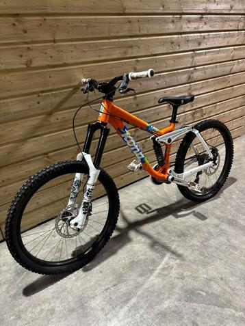 Kona stinky beschikbaar voor biedingen