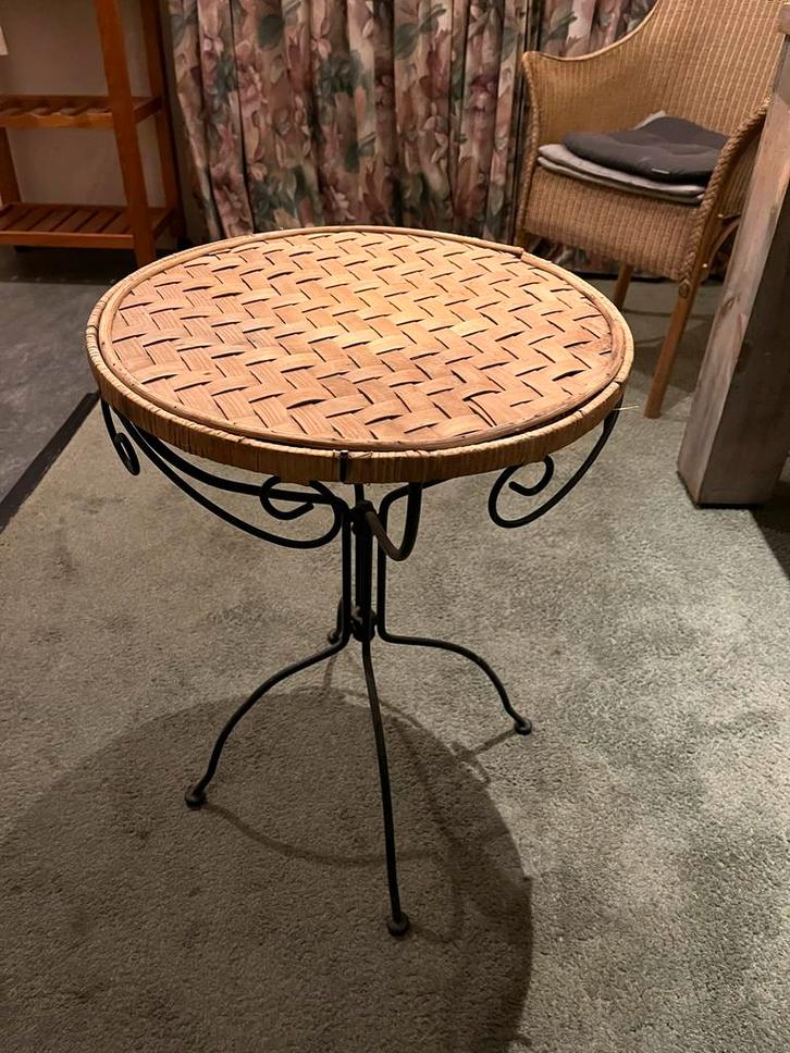 Vintage Bijzettafel met Rotan Blad, Huis en Inrichting, Tafels | Sidetables, Gebruikt, Minder dan 25 cm, Minder dan 50 cm, Rond