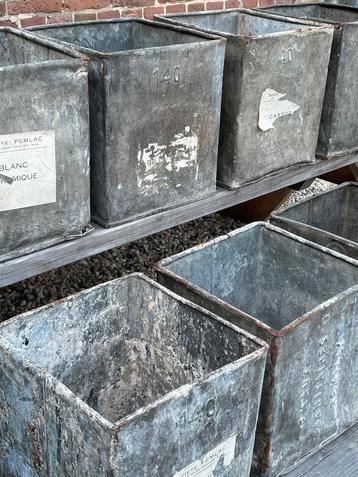 Brocante oud zinken fabrieks bakken / bak zink vierkant beschikbaar voor biedingen