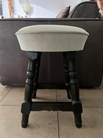 Velours krukje / bijzettafel beschikbaar voor biedingen