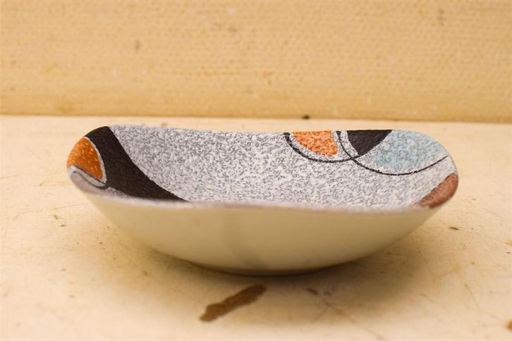 porseleinen schaaltje 48446, Huis en Inrichting, Keuken | Servies, Gebruikt, Bord(en), Wedgwood, Aardewerk, Ophalen of Verzenden