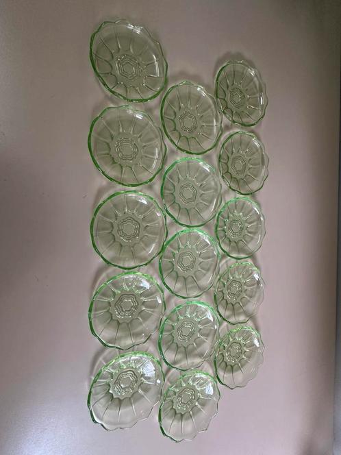 15 schoteltjes/bordjes van uraniumglas️, Antiek en Kunst, Antiek | Glas en Kristal, Ophalen of Verzenden