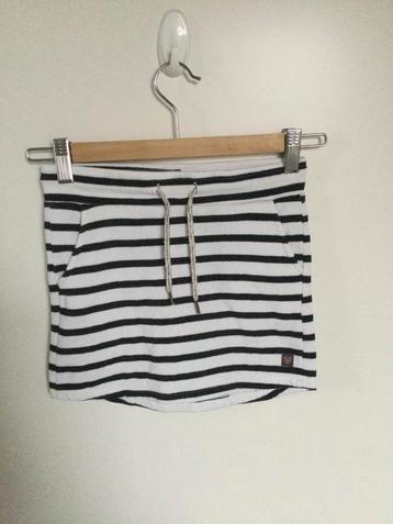 Rokje maat 122-128  beschikbaar voor biedingen