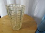 gelige sklo vintage relief vaas 16 cm hoogte, Antiek en Kunst, Curiosa en Brocante, Ophalen of Verzenden