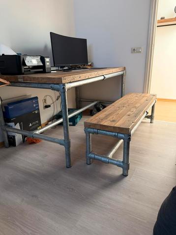 Tafel + bank Ruw-meubelen beschikbaar voor biedingen