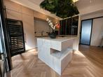 Luxe showroomkeuken met kookeiland – inclusief apparatuur, Huis en Inrichting, Ophalen, Zo goed als nieuw, Overige stijlen