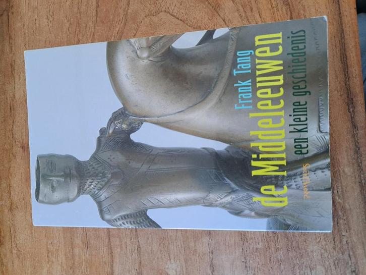 Frank Tang - De middeleeuwen, Boeken, Overige Boeken, Zo goed als nieuw, Ophalen of Verzenden