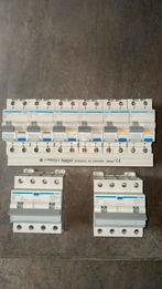 Hager B16 / B25 aardlekautomaat ADA 916G en ADM 425G, Hobby en Vrije tijd, Elektronica-componenten, Ophalen of Verzenden, Zo goed als nieuw