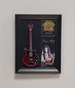 Brian May Queen miniatuur gitaar van hout op lijst decoratie