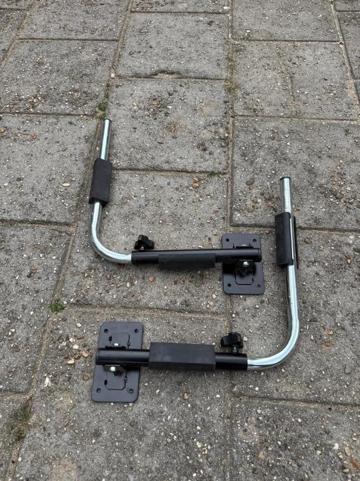 2 stuks verstelbare wandbeugels (voor bijv. dakkoffer), Huis en Inrichting, Overige Huis en Inrichting, Zo goed als nieuw, Ophalen of Verzenden
