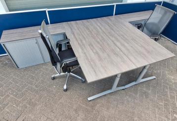 Steelcase bureau met nieuw blad naar keuze 180x80 / 200x100  beschikbaar voor biedingen