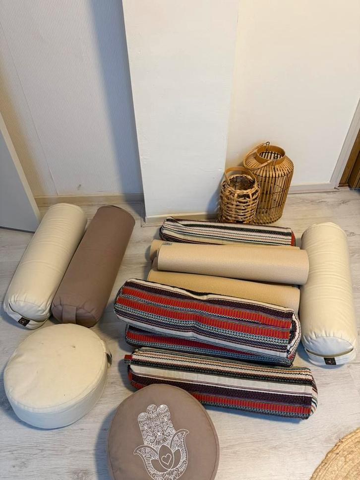 Yoga spullen - bolsters meditatiekussens en yoga matten, Sport en Fitness, Yoga en Pilates, Zo goed als nieuw, Yogamat, Ophalen of Verzenden