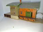 Loods met perron met schuifdeur in ho, Hobby en Vrije tijd, Gebruikt, Brug, Tunnel of Gebouw, Ophalen of Verzenden, Fleischmann