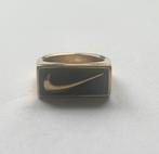 Groene Steen Ring - Maat 19, Sieraden, Tassen en Uiterlijk, Ringen, Overige materialen, 19 tot 20, Ophalen of Verzenden, Zo goed als nieuw