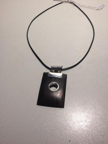 Houten  hanger met zilver  +ketting  beschikbaar voor biedingen